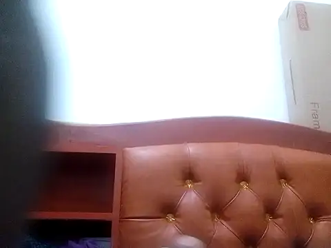 Snapshot of Claris2 chatting on 10/12/25, 08:21 Claris2 online show from 10/12/25, 08:21