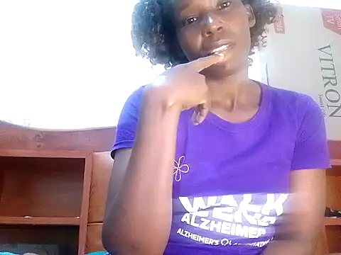 Snapshot of Claris2 chatting on 10/07/25, 08:10 Claris2 online show from 10/07/25, 08:10