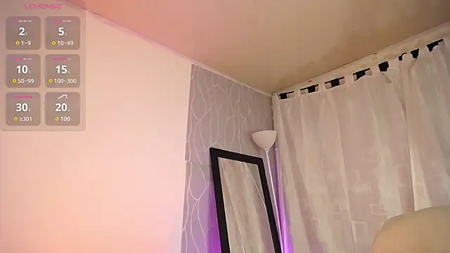 Snapshot of Britanymooree chatting on 01/14/25, 12:22 Britanymooree online show from 01/14/25, 12:22
