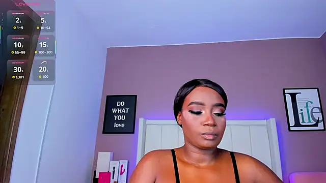 Britanymooree online show from 11/18/25, 07:39