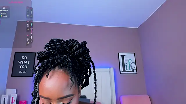 Britanymooree online show from 12/01/25, 07:48