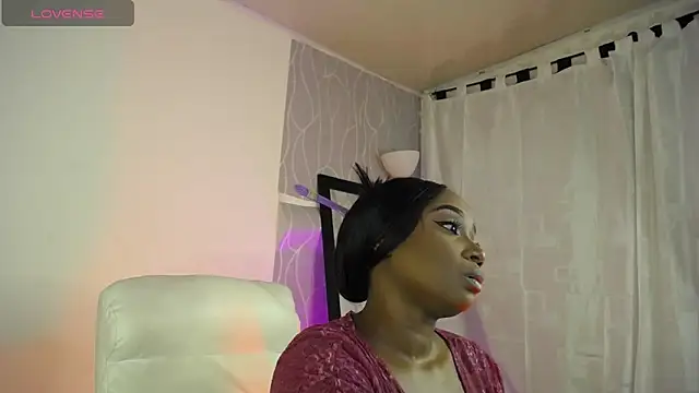 Snapshot of Britanymooree chatting on 03/11/25, 08:42 Britanymooree online show from 03/11/25, 08:42