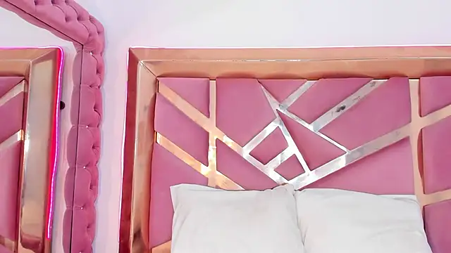 Britanymooree online show from 04/18/26, 08:42