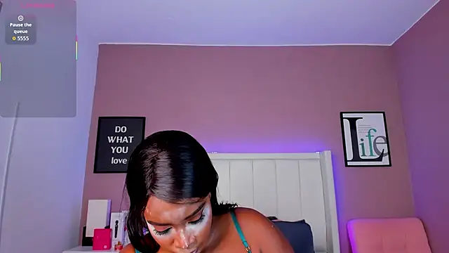 Britanymooree online show from 11/01/25, 08:14