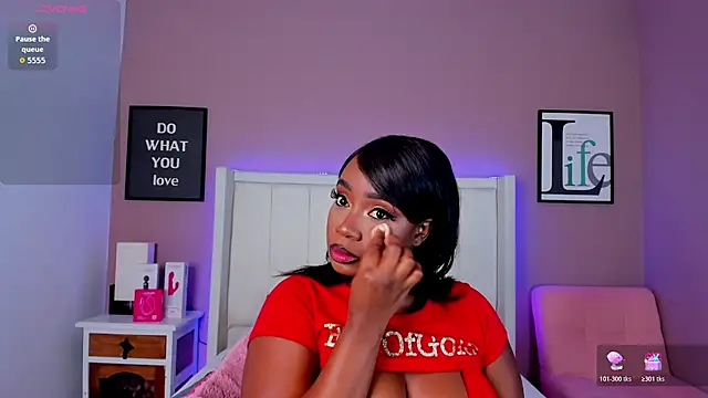 Britanymooree online show from 10/27/25, 08:43