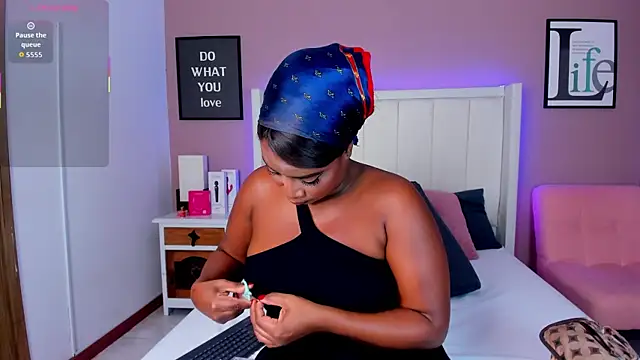 Britanymooree online show from 11/04/25, 08:01