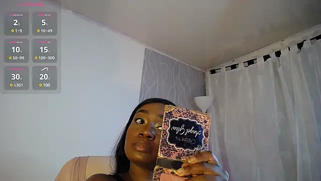 Snapshot of Britanymooree chatting on 12/28/24, 10:44 Britanymooree online show from 12/28/24, 10:44