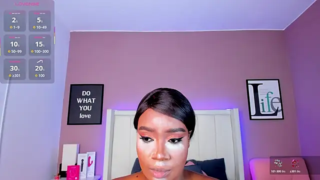 Britanymooree online show from 11/08/25, 08:23