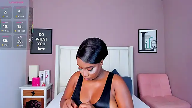 Britanymooree online show from 11/03/25, 08:01