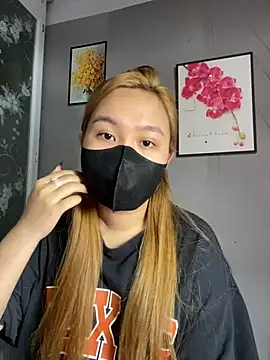 Odette68 online show from 04/18/26, 01:52