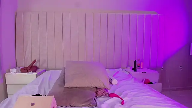 Littleolivia  online show from 01/07/26, 12:54