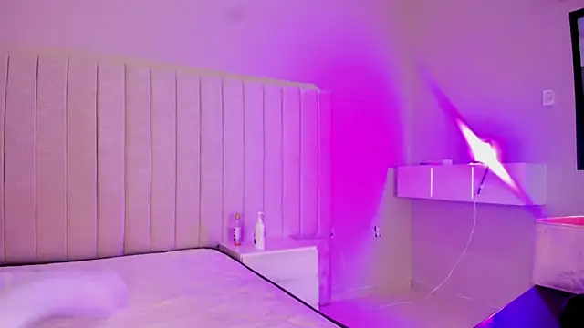 Littleolivia  online show from 12/03/25, 12:37