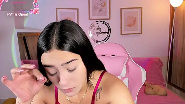 Veronica isaza   online show from 10/28/25, 12:48