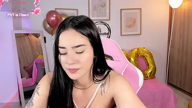 Veronica isaza   online show from 10/24/25, 12:37