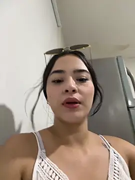 Veronica isaza   online show from 12/02/25, 03:41