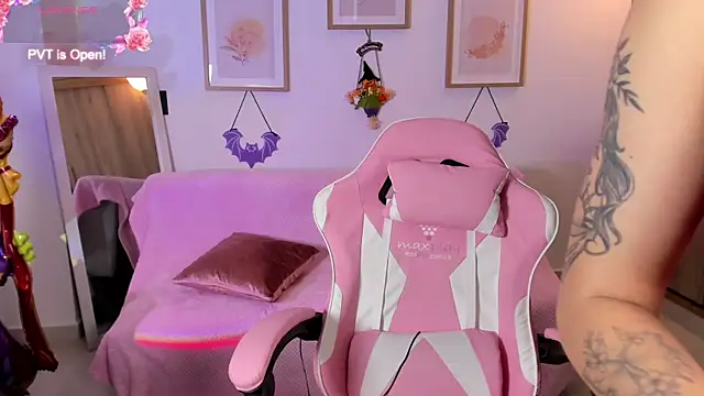 Veronica isaza   online show from 10/22/25, 01:10