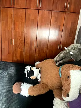 Veronica isaza   online show from 12/13/25, 08:04