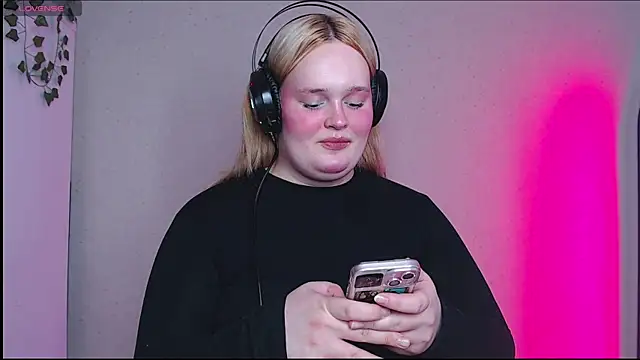 rozzhaos8 online show from 10/23/25, 11:42