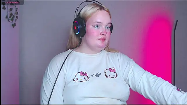 rozzhaos8 online show from 10/24/25, 03:33