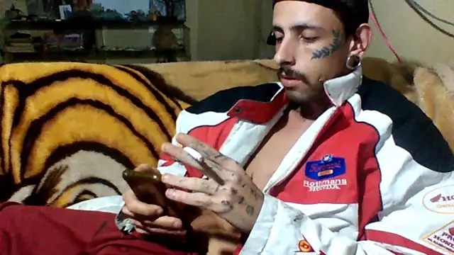 Snapshot of sellvageria chatting on 10/12/25, 10:22 sellvageria online show from 10/12/25, 10:22