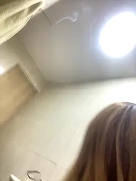 Snapshot of mia_foxts chatting on 09/29/25, 06:35 mia foxts online show from 09/29/25, 06:35