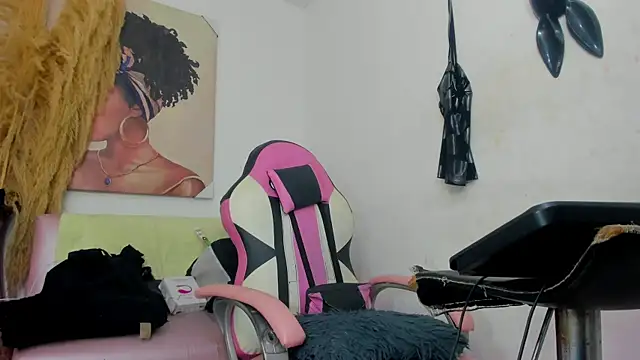 Snapshot of mia_foxts chatting on 12/03/25, 02:45 mia foxts online show from 12/03/25, 02:45