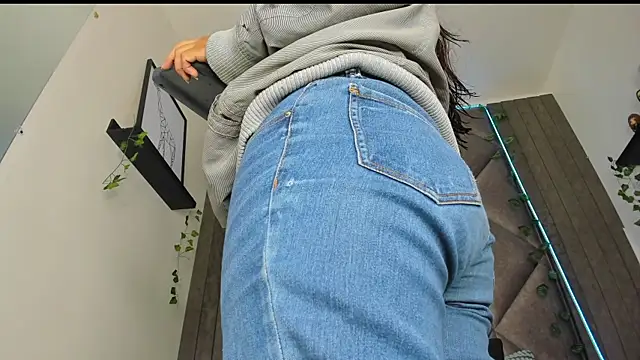 AbbyWathson online show from 11/08/25, 07:50