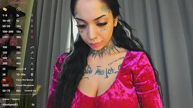 Snapshot of CreamyInkky_ chatting on 03/19/25, 01:07 CreamyInkky online show from 03/19/25, 01:07