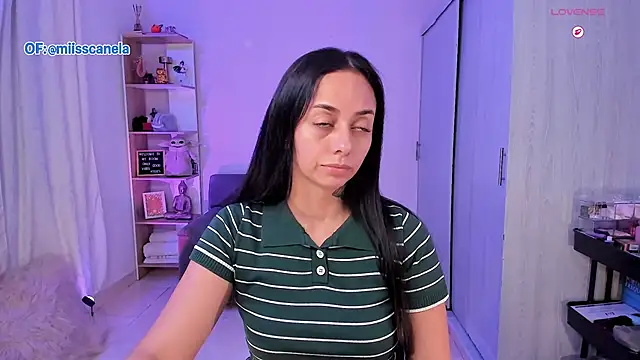 Snapshot of Aleja24Evans chatting on 12/04/25, 02:10 Aleja24Evans online show from 12/04/25, 02:10