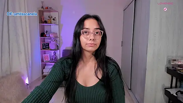 Snapshot of Aleja24Evans chatting on 12/02/25, 01:17 Aleja24Evans online show from 12/02/25, 01:17