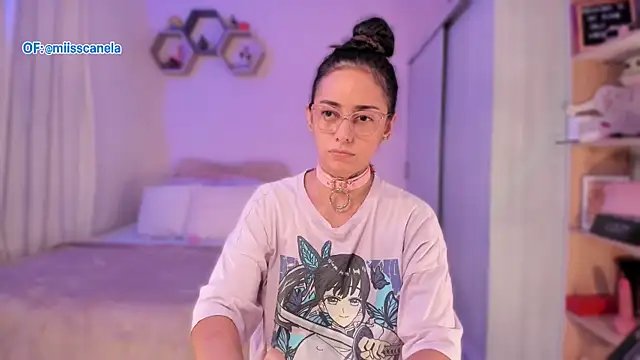 Snapshot of Aleja24Evans chatting on 10/06/25, 01:07 Aleja24Evans online show from 10/06/25, 01:07