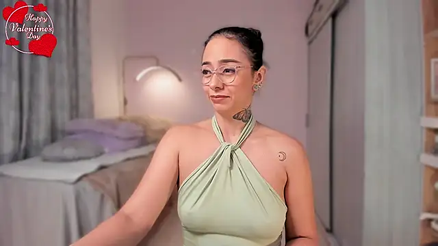 Snapshot of Aleja24Evans chatting on 02/14/26, 01:39 Aleja24Evans online show from 02/14/26, 01:39