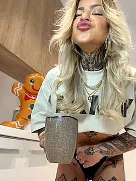 Snapshot of Divina_X_ chatting on 12/23/25, 05:18 Divina X online show from 12/23/25, 05:18