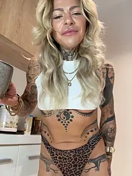 Divina X  online show from 12/21/25, 04:03