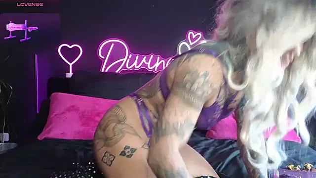 Divina X  online show from 03/06/25, 07:58