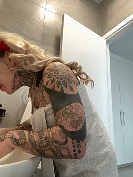 Divina X  online show from 04/16/26, 04:35