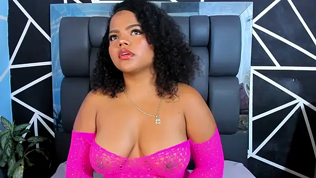 Snapshot of Adams_Cloe chatting on 03/11/25, 10:18 Adams Cloe online show from 03/11/25, 10:18