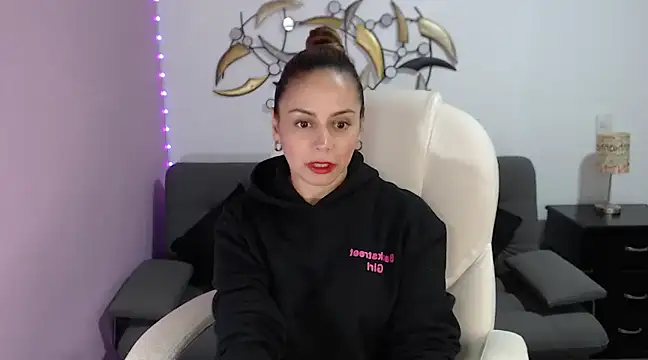Snapshot of NicoleKitty_ chatting on 02/16/25, 12:52 NicoleKitty online show from 02/16/25, 12:52