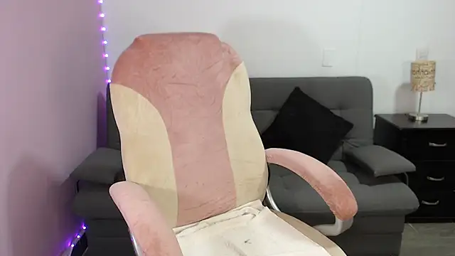 NicoleKitty  online show from 10/28/25, 11:14