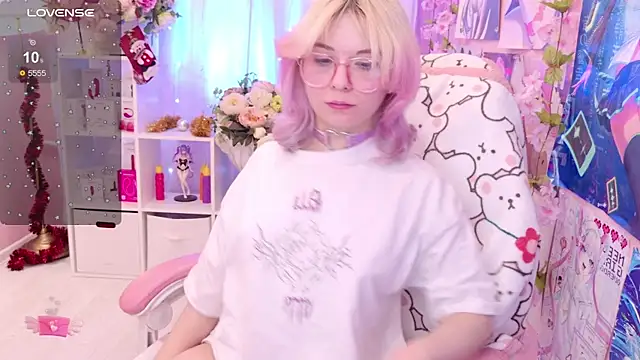 Coconut Mia online show from 12/13/25, 08:26