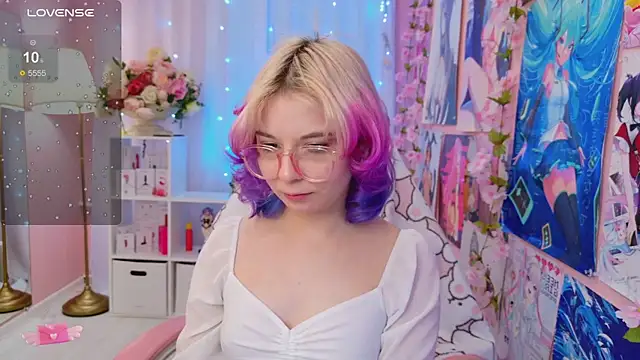 Coconut Mia online show from 11/17/25, 03:16