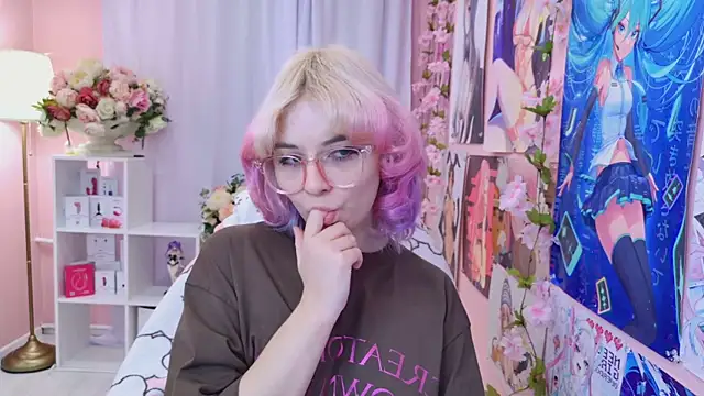 Coconut Mia online show from 10/09/25, 03:12