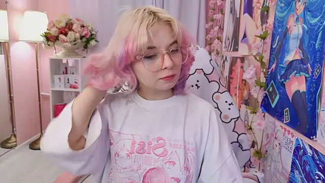 Coconut Mia online show from 10/12/25, 03:35