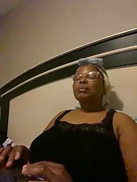 Snapshot of Nomthie chatting on 03/15/25, 06:54 Nomthie online show from 03/15/25, 06:54