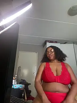 Snapshot of Nomthie chatting on 09/25/25, 02:23 Nomthie online show from 09/25/25, 02:23
