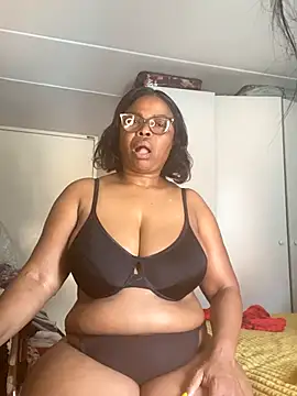 Nomthie online show from 10/23/25, 01:21