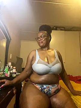 Snapshot of Nomthie chatting on 12/19/25, 07:05 Nomthie online show from 12/19/25, 07:05