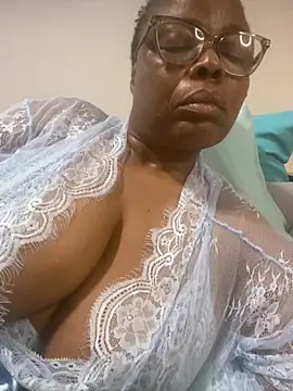 Snapshot of Nomthie chatting on 02/21/26, 11:29 Nomthie online show from 02/21/26, 11:29