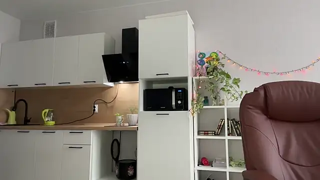 Victoria1Love online show from 12/21/25, 09:44