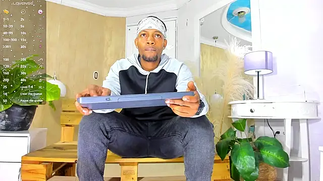 Snapshot of RicoBrown777_ chatting on 06/21/26, 03:56 RicoBrown777 online show from 06/21/26, 03:56